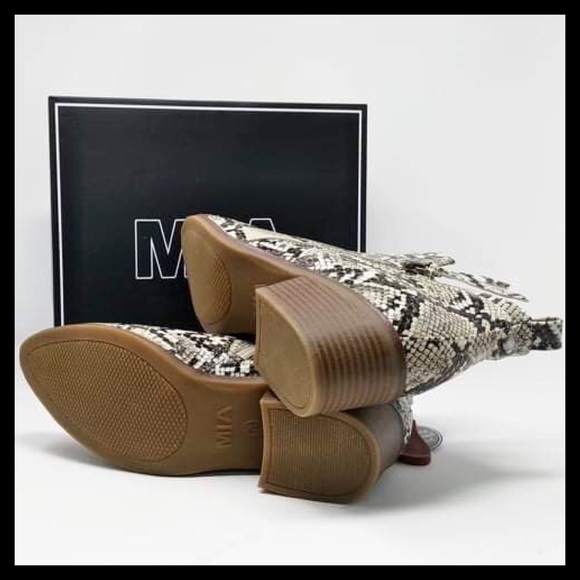 MIA Audin Snakeskin Print Ankle Bootie - Picture 5 of 11